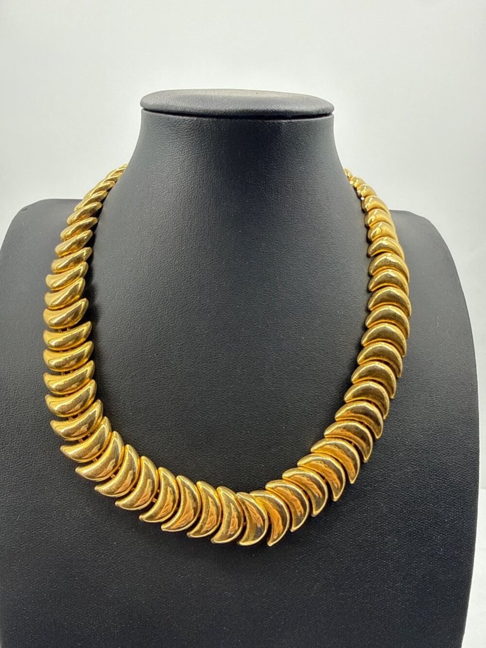 Vtg Chunky Gold Collar Necklace Crescent Wave Link Statement Choker Retro